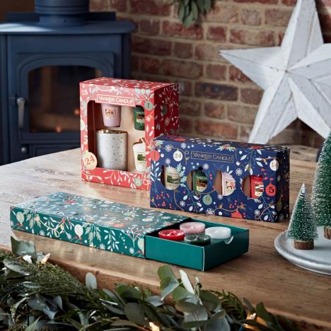 Yankee Candle 10 Tea Light & Holder Christmas Gift Set Extra Image 1 Preview